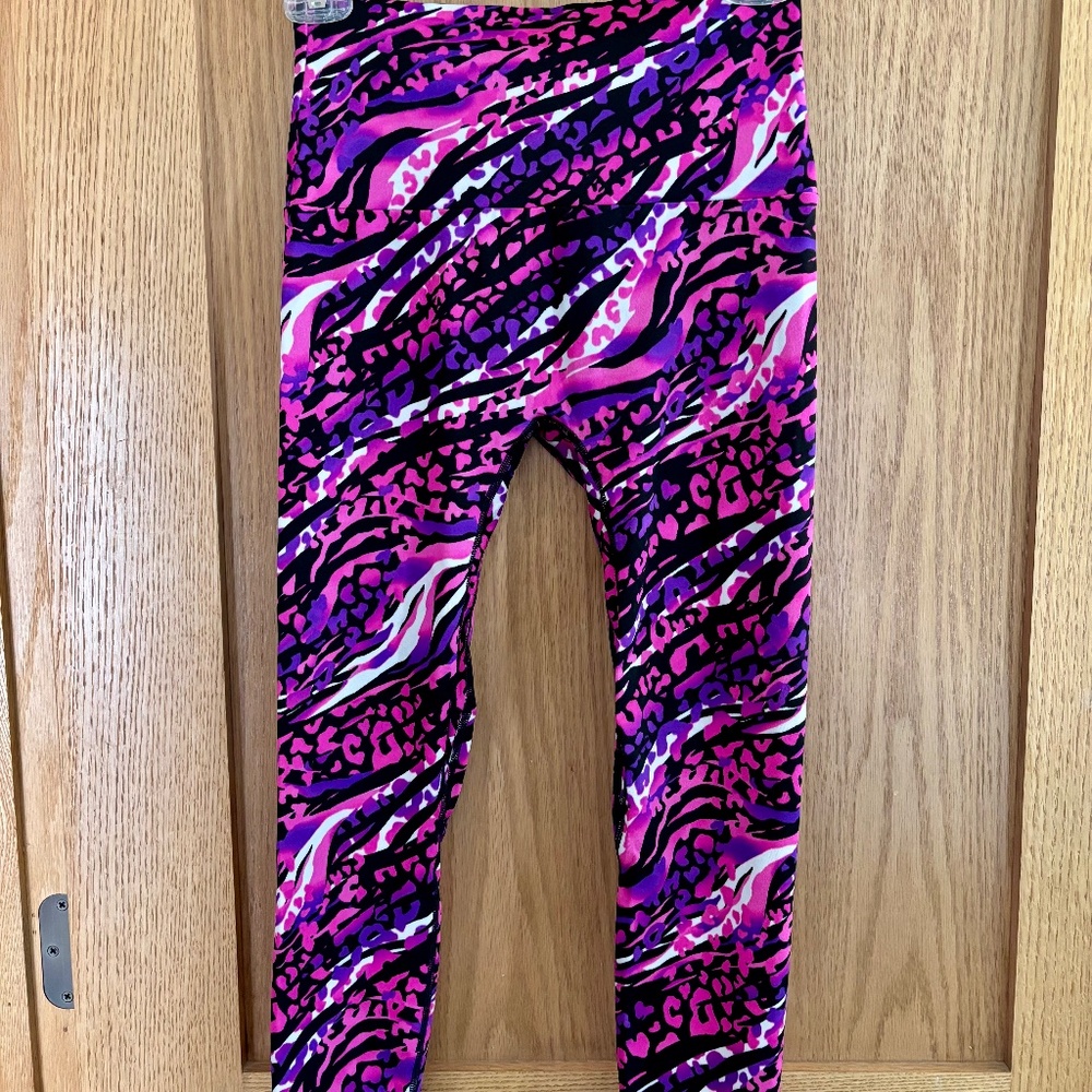 K-Deer Capri Legging Pink & Purple Print Size Medium